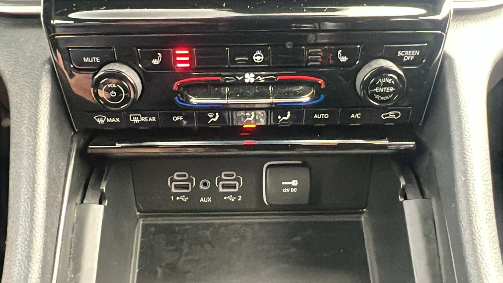 Used 2024 Jeep Grand Cherokee L Laredo image 27