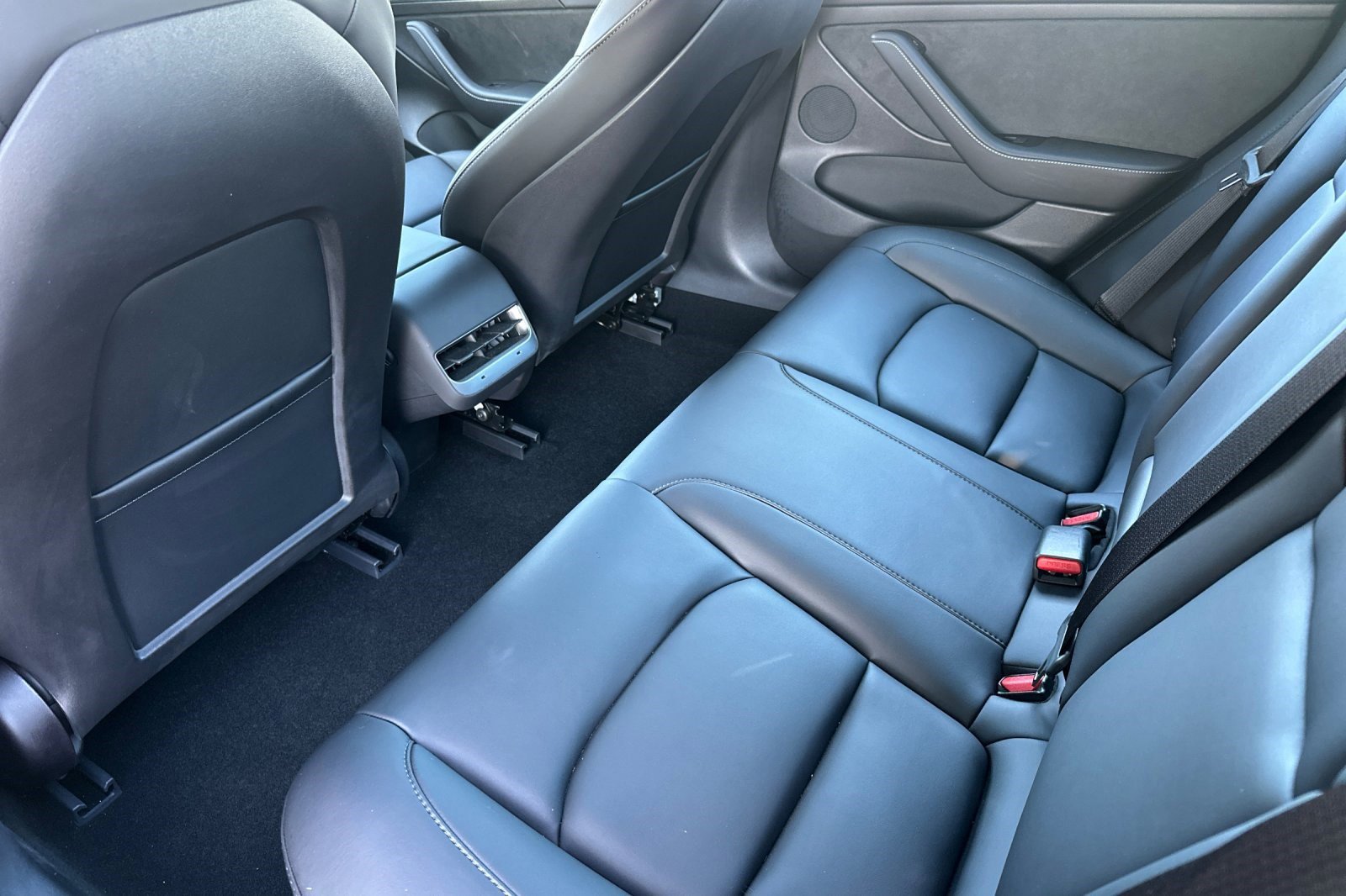 Used 2022 Tesla Model 3 Standard Range image 15