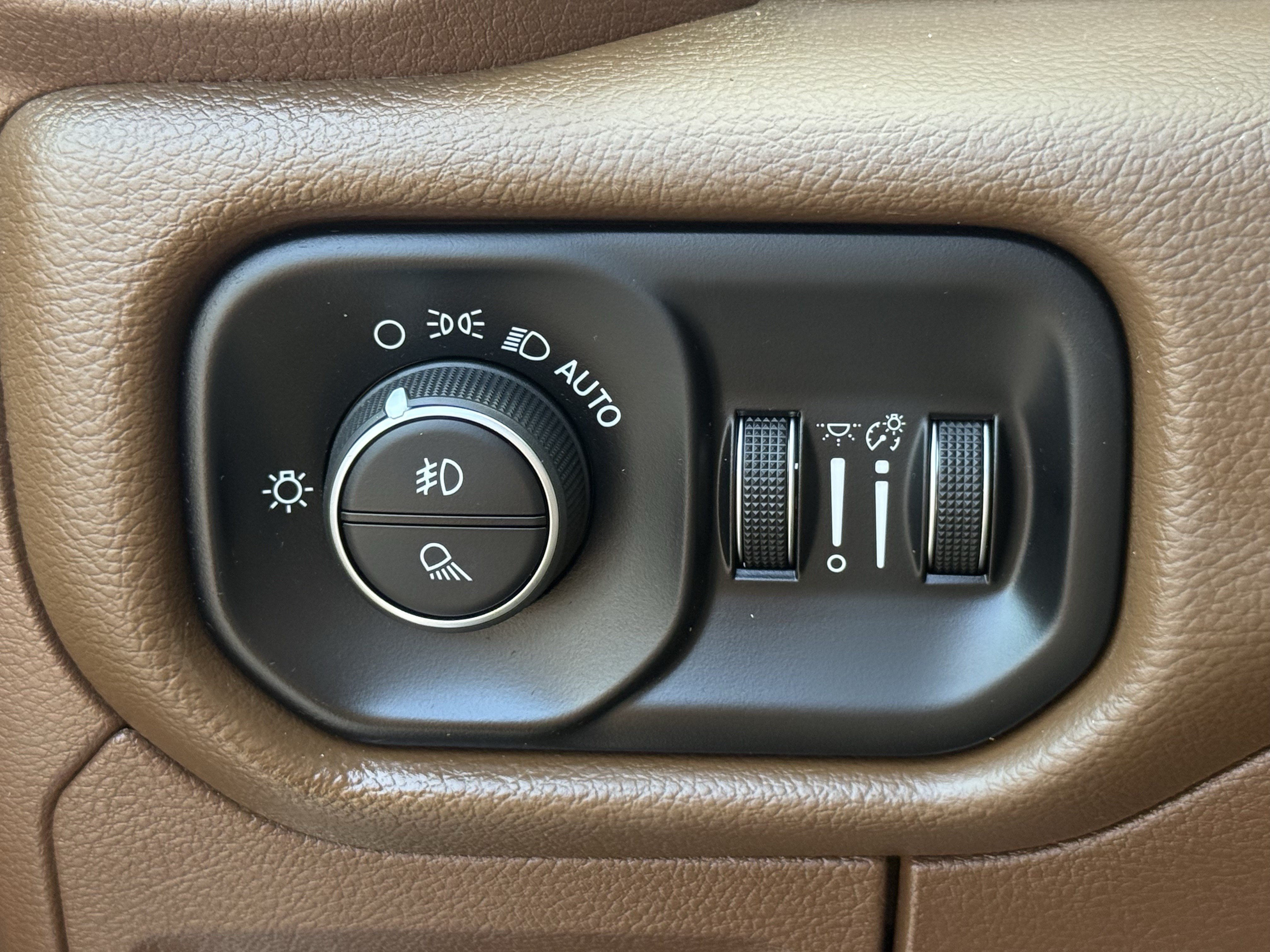 Used 2019 RAM 1500 Laramie RWD image 26