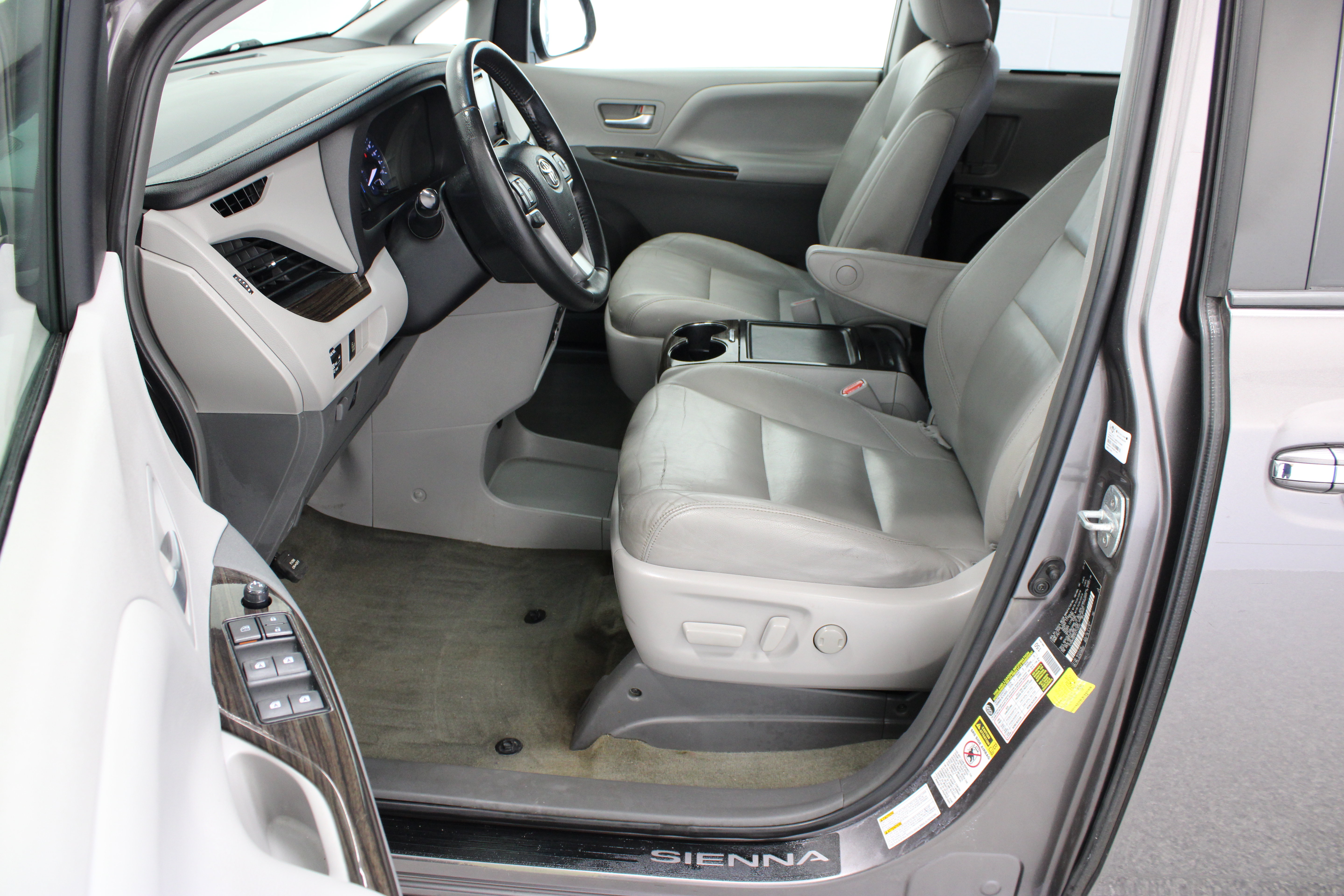 Used 2015 Toyota Sienna XLE AWD/4WD image 14