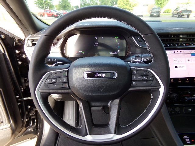 Used 2024 Jeep Grand Cherokee Limited 4xe image 12