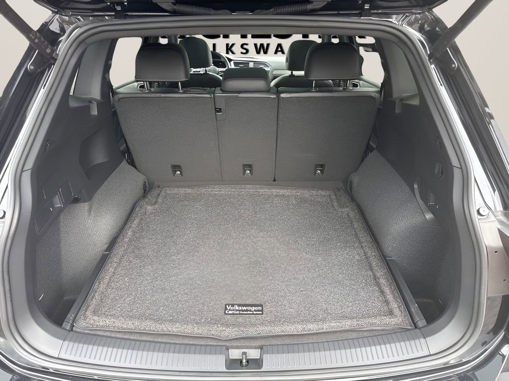 Used 2024 Volkswagen Tiguan SE R-Line AWD/4WD image 24