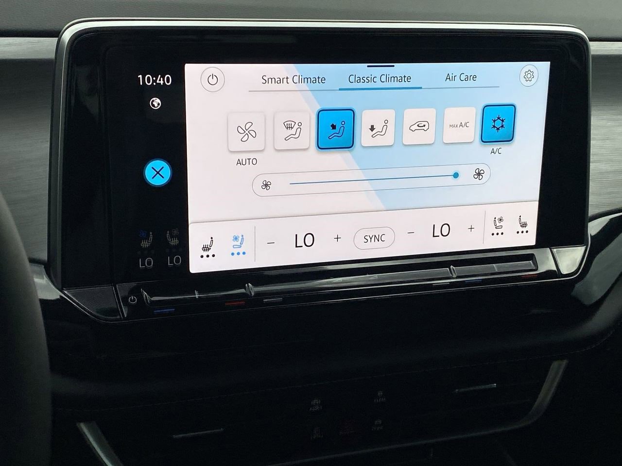 New 2026 Volkswagen Atlas Cross Sport SE image 24