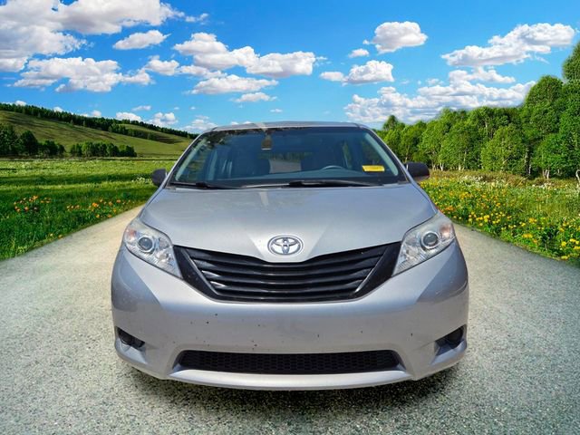 Used 2015 Toyota Sienna L FWD image 2