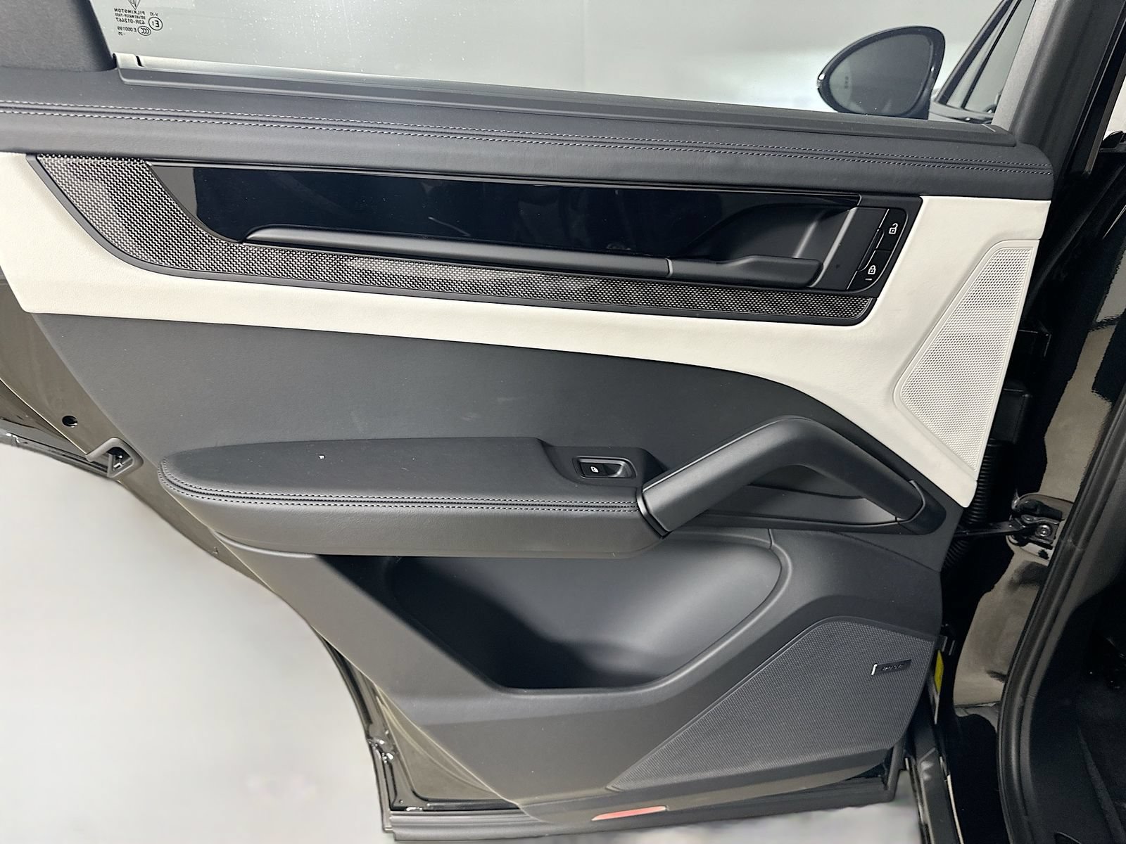New 2026 Porsche Cayenne GTS AWD/4WD image 34