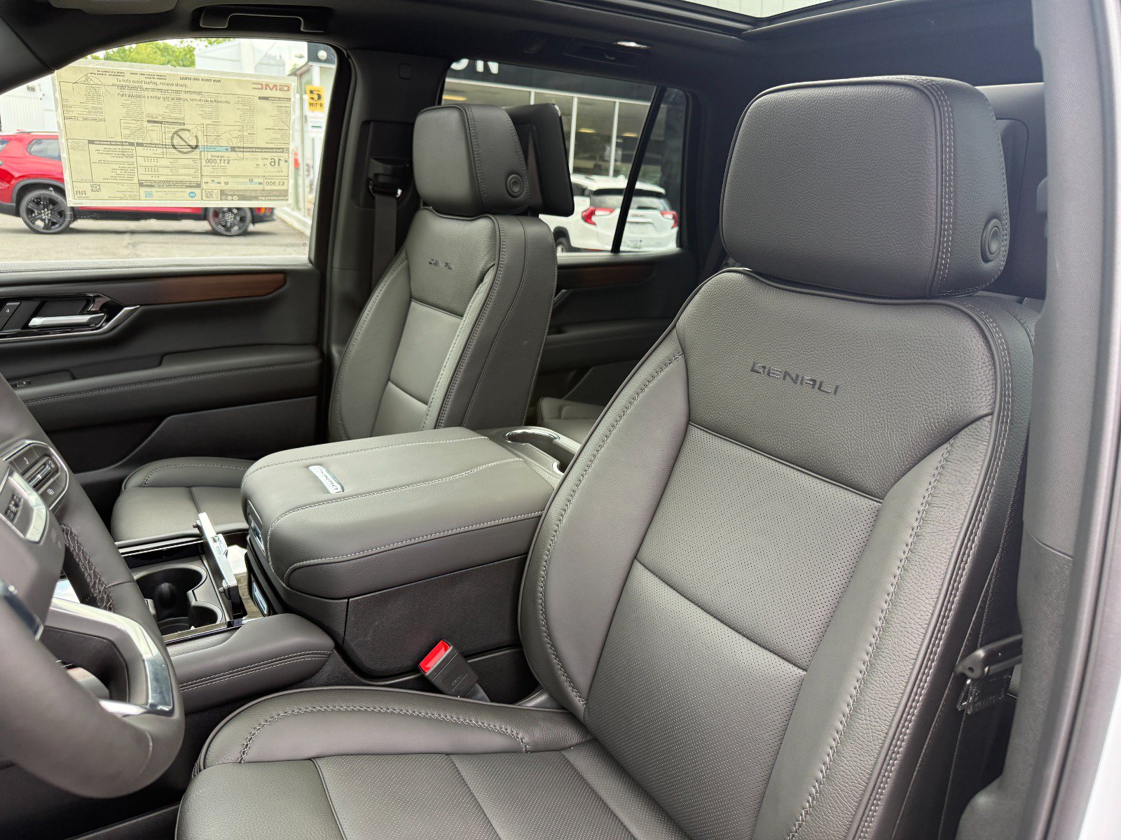 New 2026 GMC Yukon Denali w/ Denali Reserve Package AWD/4WD image 14