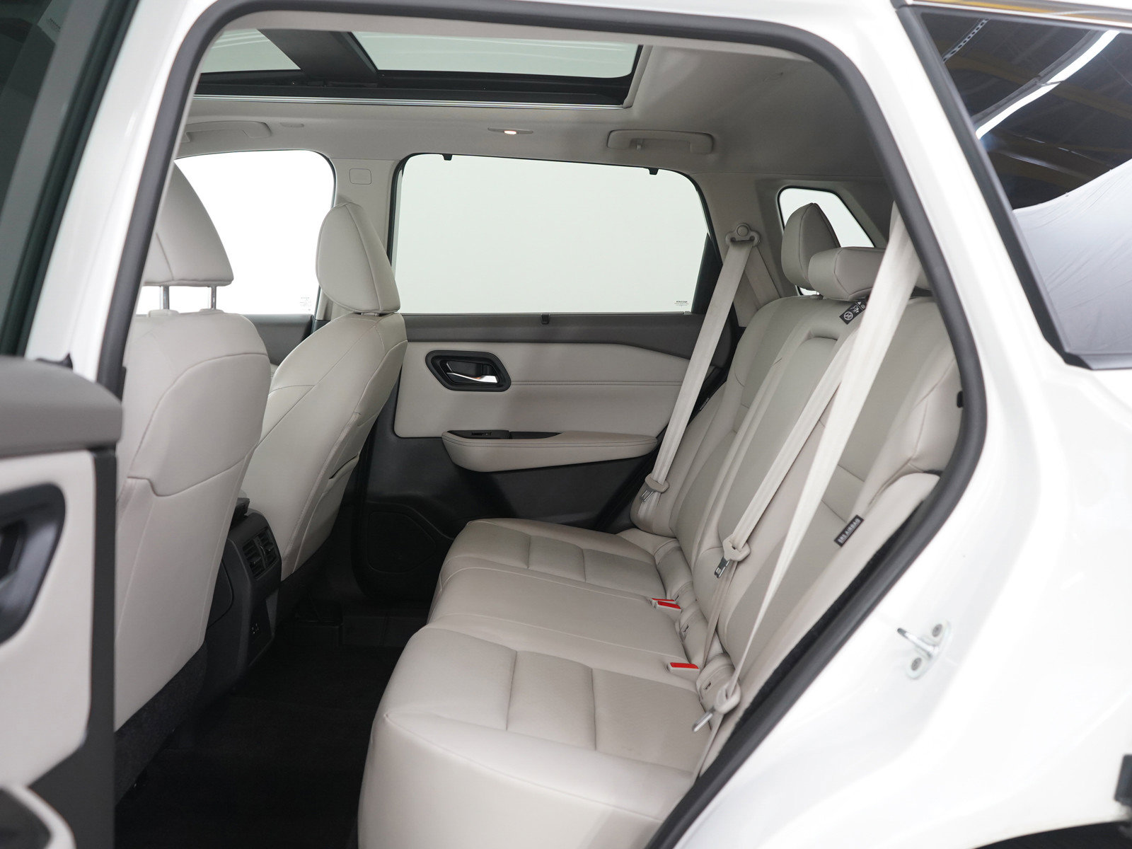 Used 2023 Nissan Rogue SV w/ SV Premium Package AWD/4WD image 18