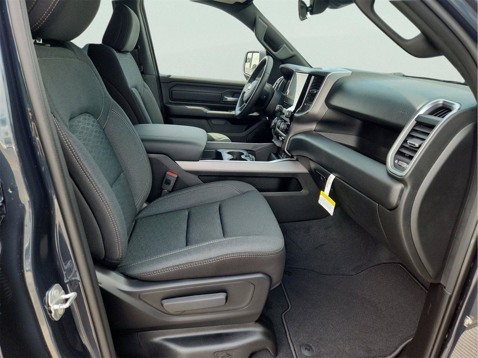 New 2026 RAM 1500 Express AWD/4WD image 24