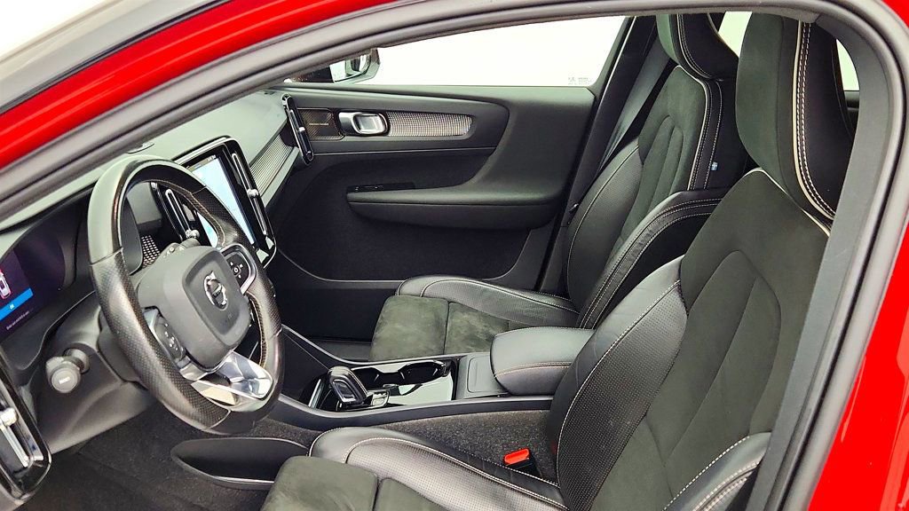 Used 2021 Volvo XC40 P8 Recharge image 20