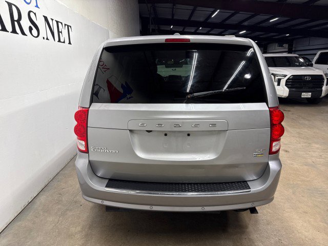 Used 2017 Dodge Grand Caravan SXT w/ Rear Park Assist Package FWD image 7