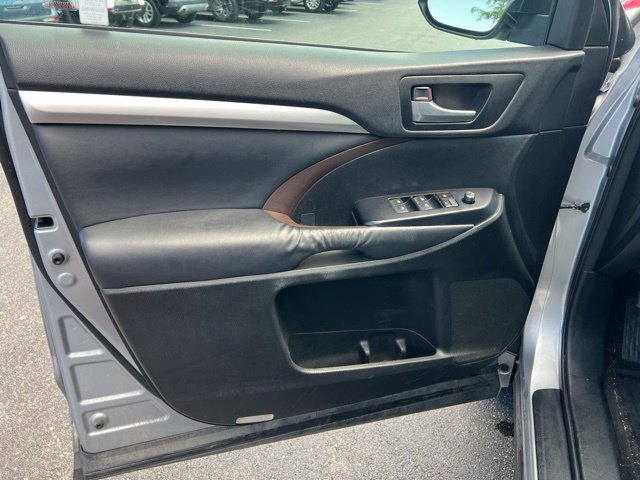 Used 2014 Toyota Highlander XLE AWD/4WD image 27