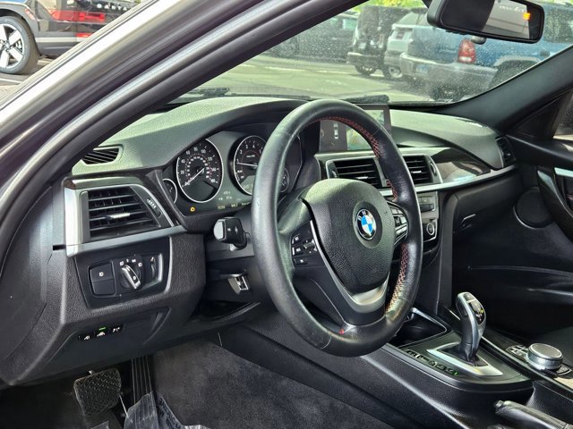 Used 2017 BMW 330i xDrive Sedan AWD/4WD image 10