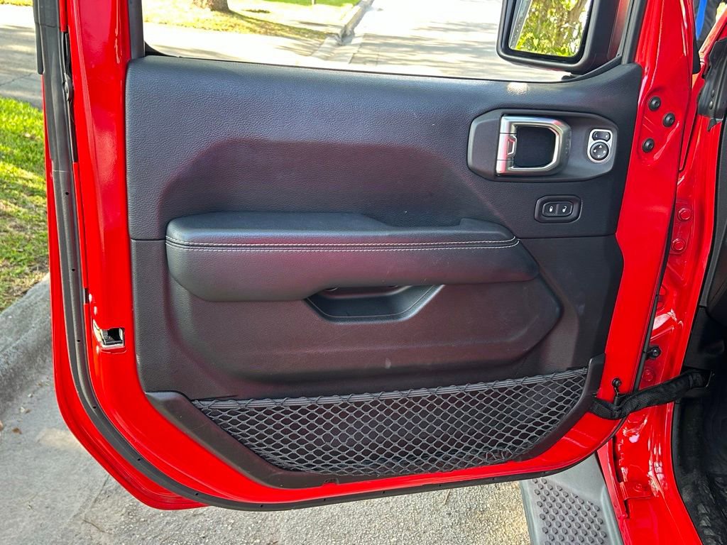 Used 2018 Jeep Wrangler Unlimited Sahara AWD/4WD image 29