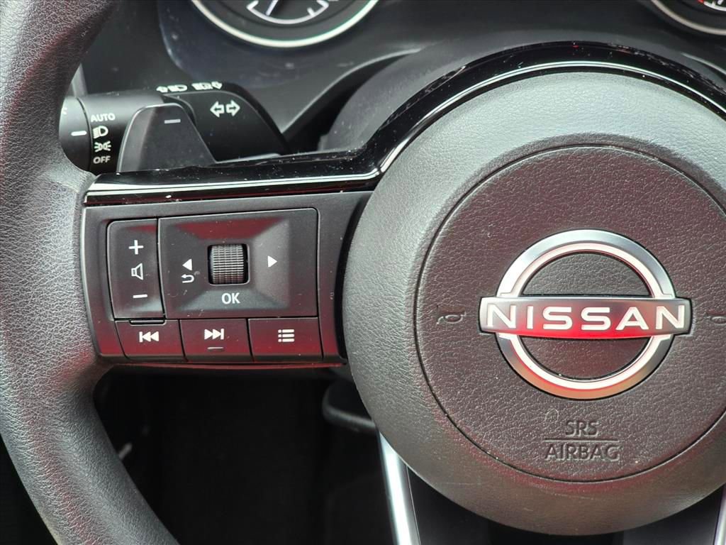 Used 2023 Nissan Rogue SV image 15