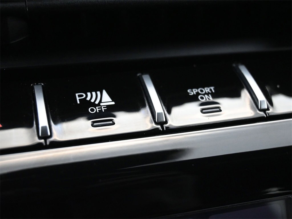 Used 2023 Jeep Grand Cherokee L Laredo image 15