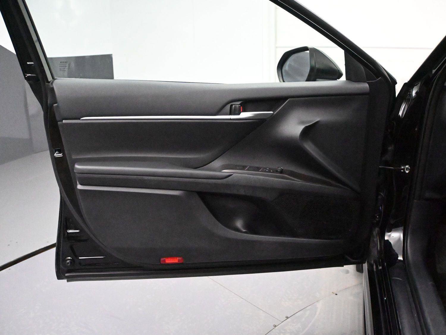 Used 2024 Toyota Camry SE image 8