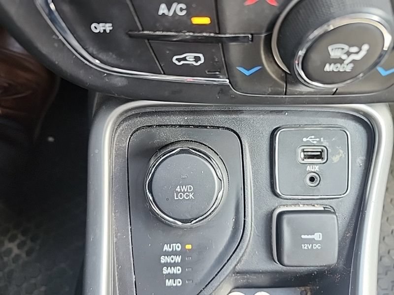 Used 2019 Jeep Compass Latitude w/ Cold Weather Group AWD/4WD image 11