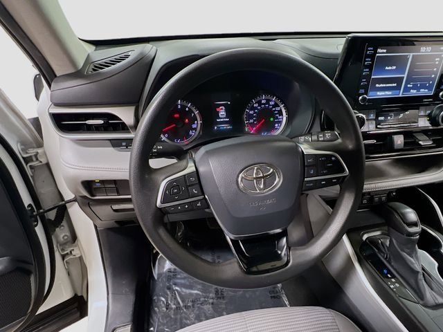 Used 2020 Toyota Highlander L FWD image 11