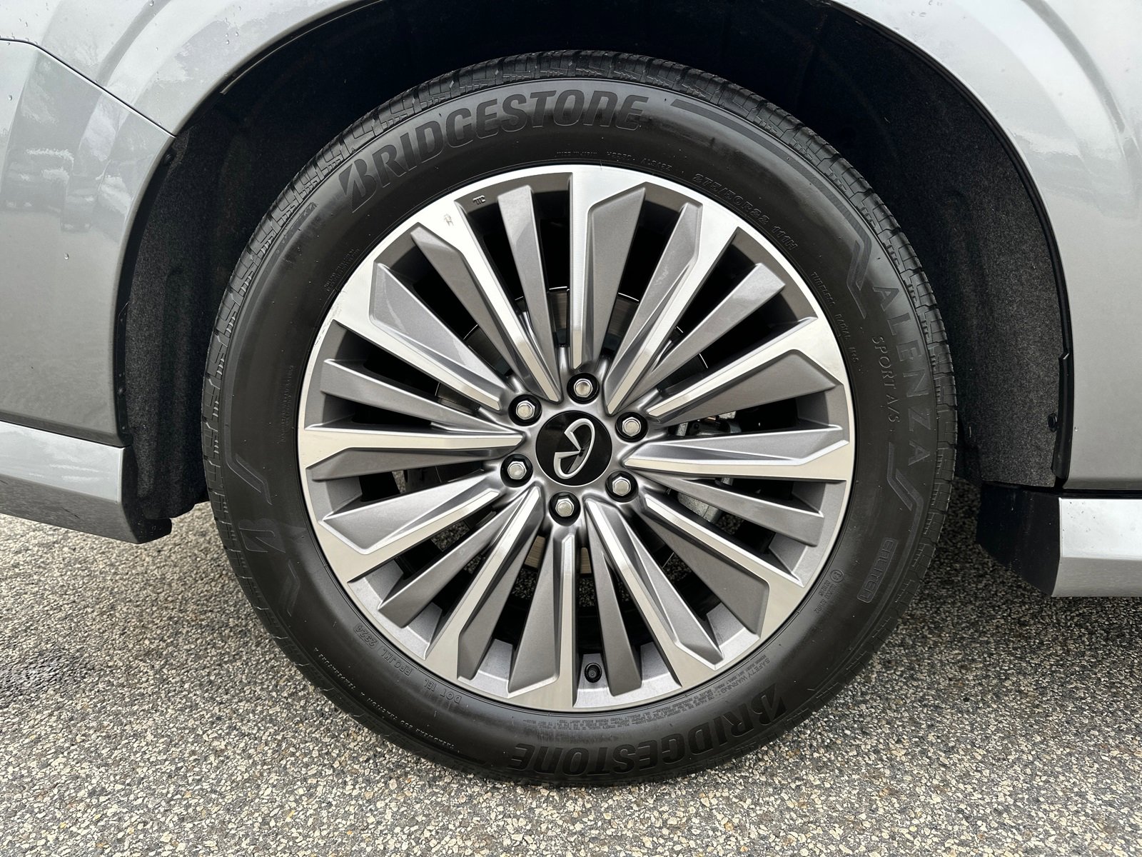 Used 2025 INFINITI QX80 Sensory image 18