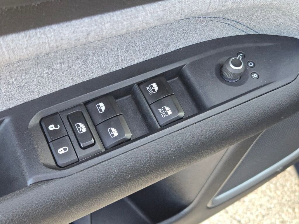 Used 2024 Jeep Compass Latitude AWD/4WD image 23