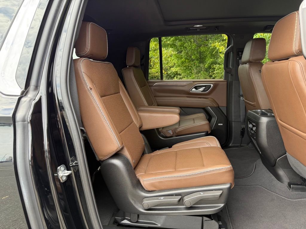 Certified 2024 Chevrolet Suburban High Country w/ Premium Package 2 AWD/4WD image 25