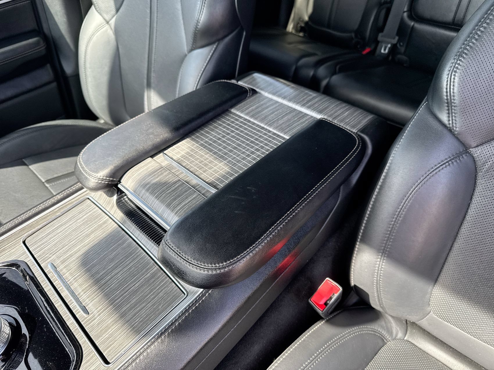 Used 2024 Jeep Wagoneer L Series II w/ Flexible Seating Group AWD/4WD image 22