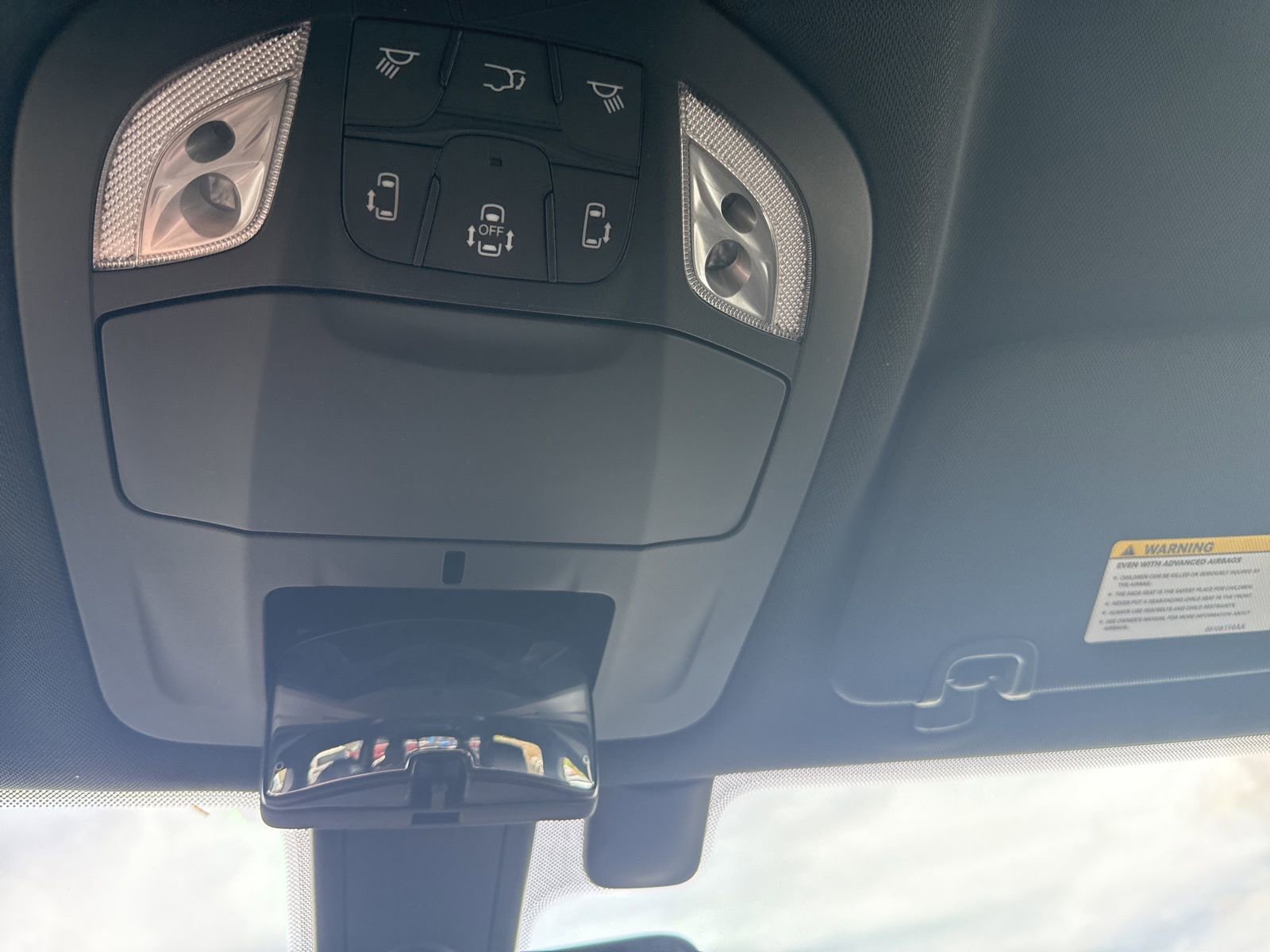 Used 2020 Chrysler Pacifica Touring-L FWD image 18