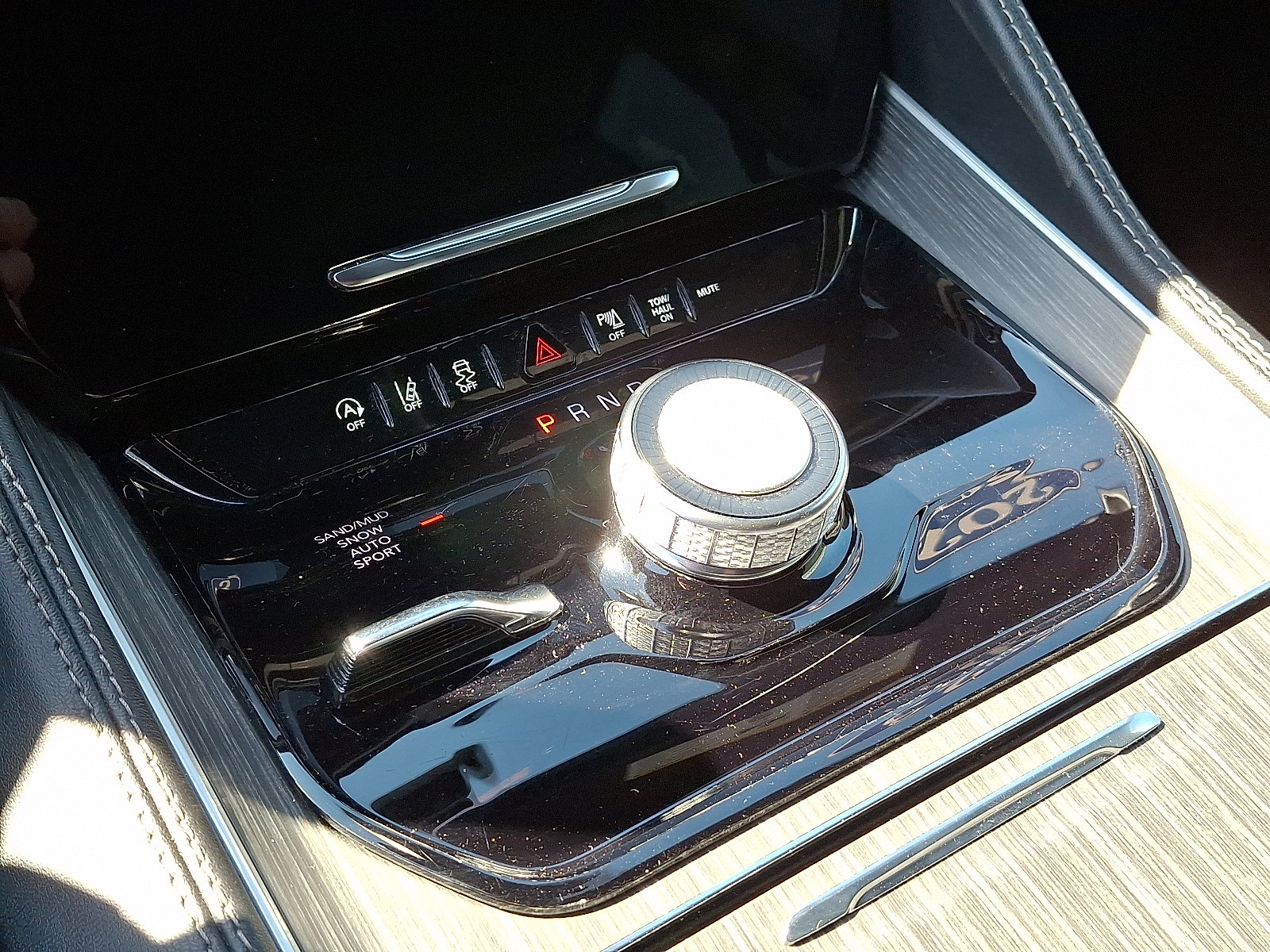 Used 2023 Jeep Wagoneer L Series II image 15