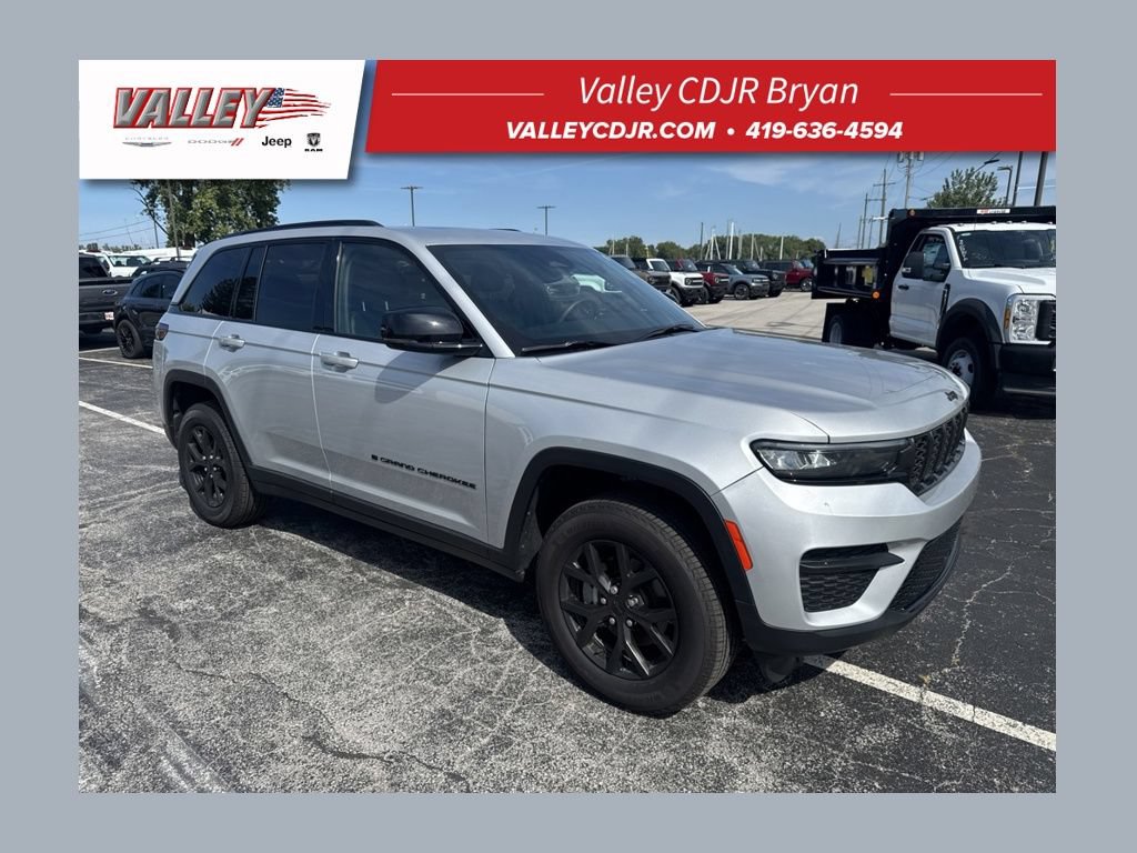Used 2024 Jeep Grand Cherokee Altitude AWD/4WD image 1