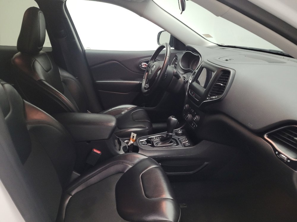 Used 2019 Jeep Cherokee Latitude Plus AWD/4WD image 21