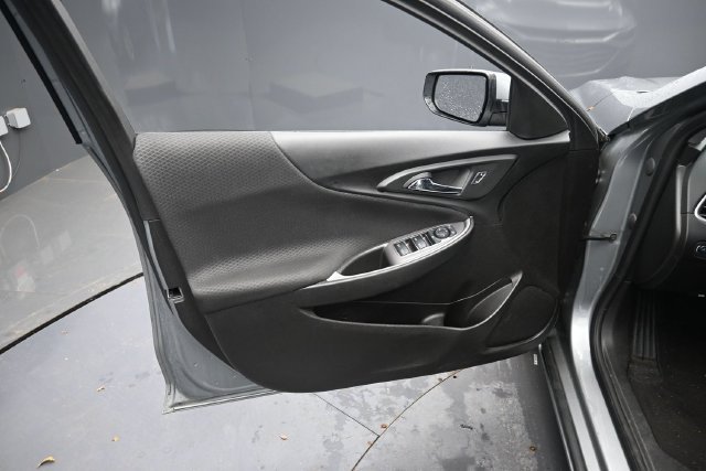 Used 2025 Chevrolet Malibu LT FWD image 14
