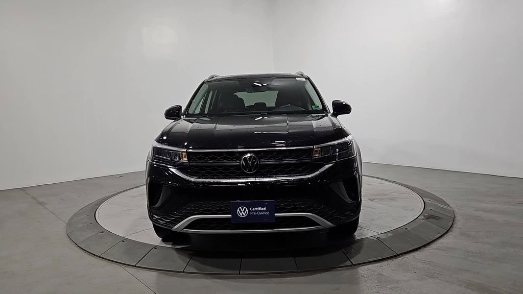 Certified 2024 Volkswagen Taos SE image 9