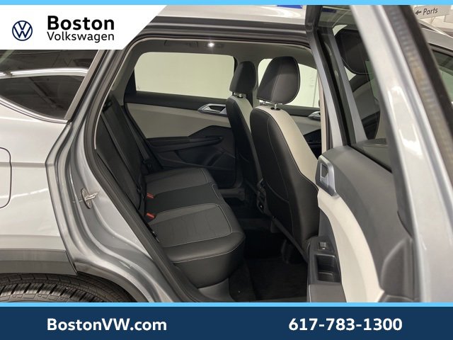 Used 2025 Volkswagen Taos SE w/ Panoramic Sunroof Package image 27