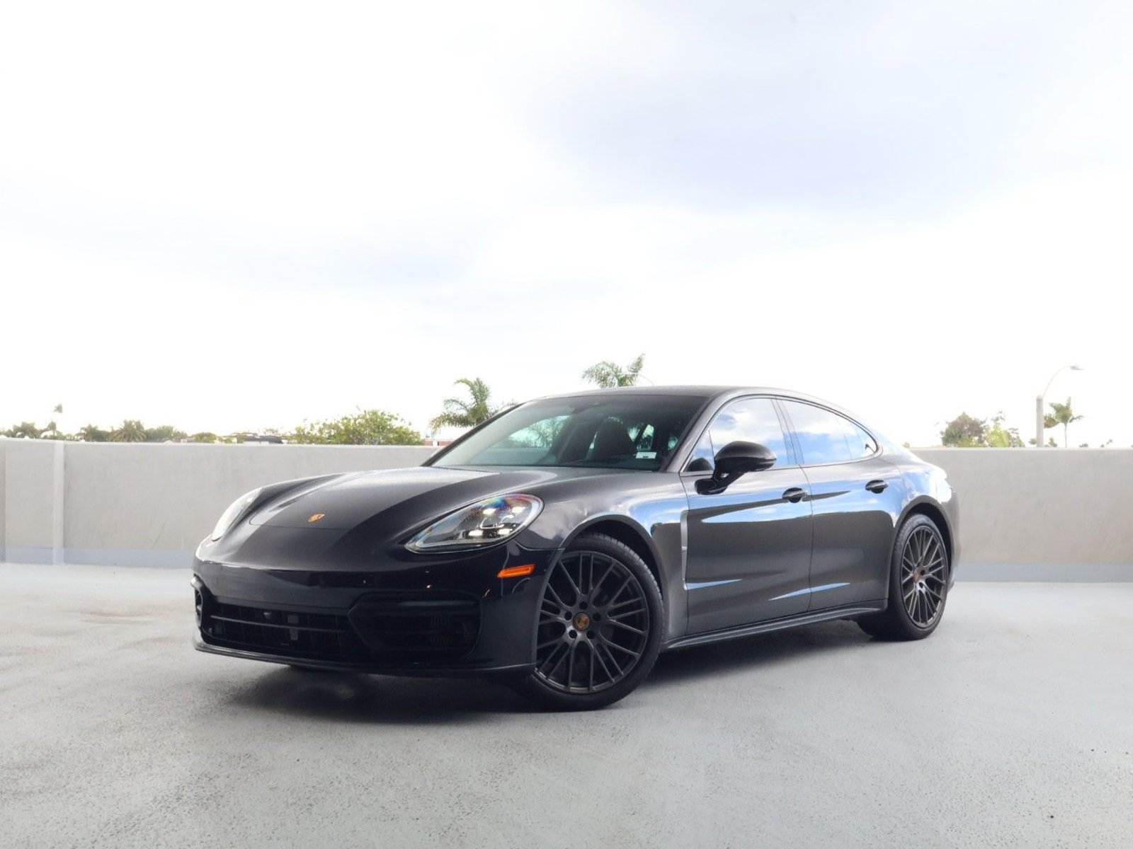 Certified 2023 Porsche Panamera 4 Platinum Edition AWD/4WD image 1