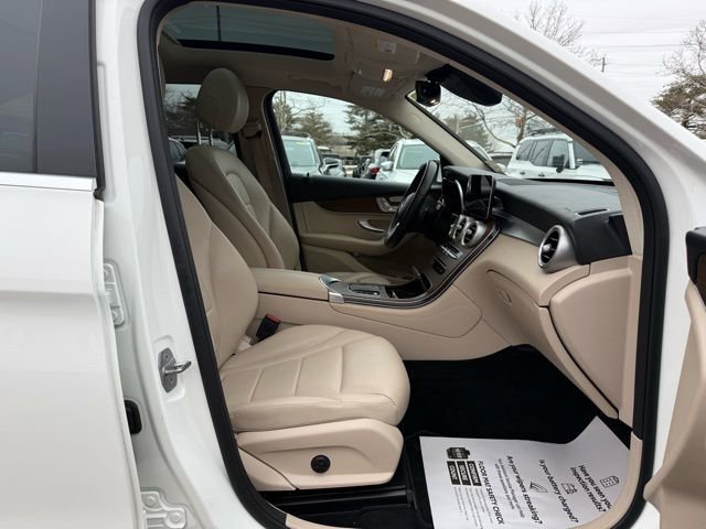 Used 2021 Mercedes-Benz GLC 300 4MATIC image 30