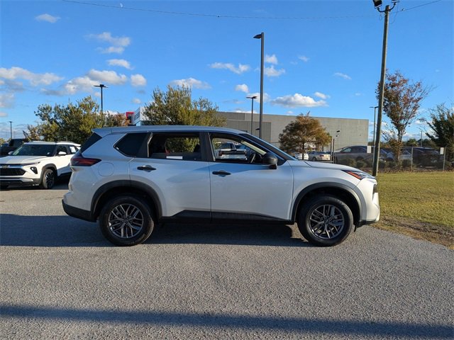 Used 2024 Nissan Rogue S image 2