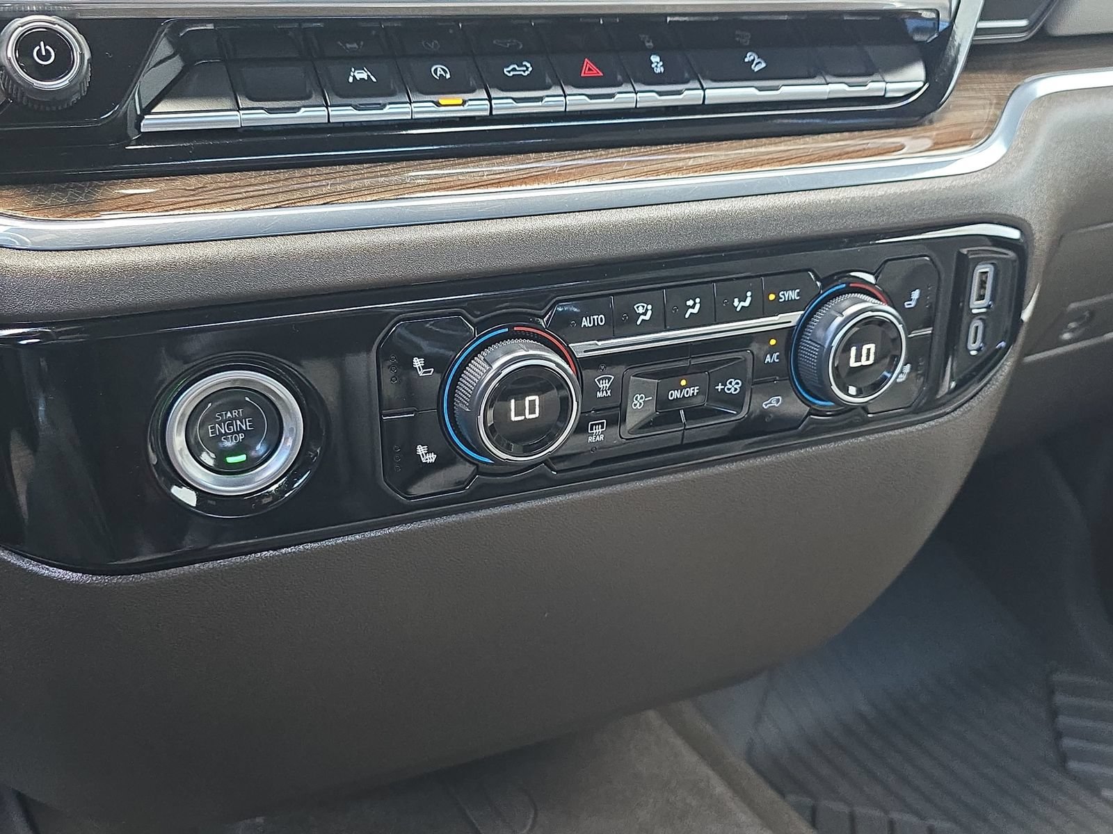 Used 2024 Chevrolet Silverado 1500 LT AWD/4WD image 25