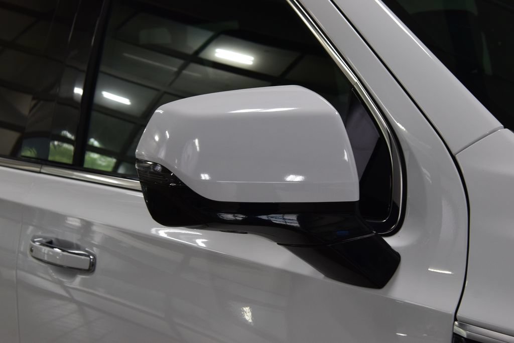 Used 2024 GMC Yukon XL Denali AWD/4WD image 18