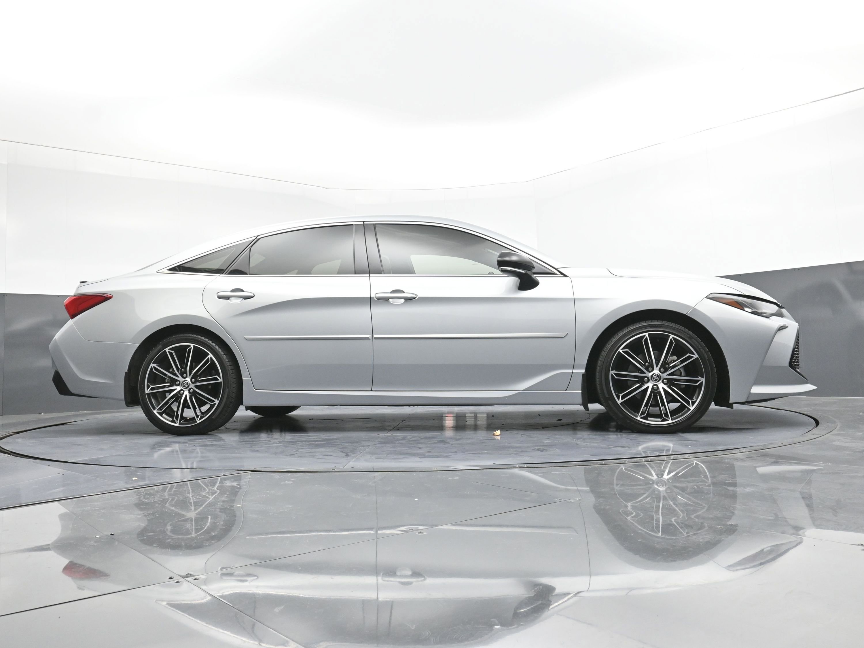 Used 2022 Toyota Avalon Touring image 35