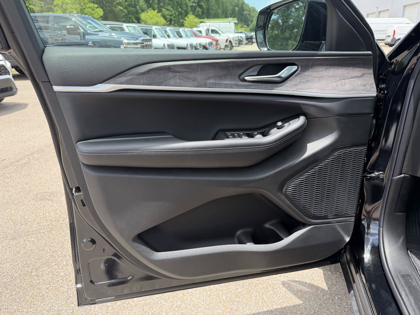 New 2026 Jeep Grand Cherokee Altitude RWD image 17