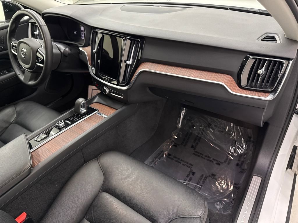 Used 2024 Volvo S60 B5 Plus image 23