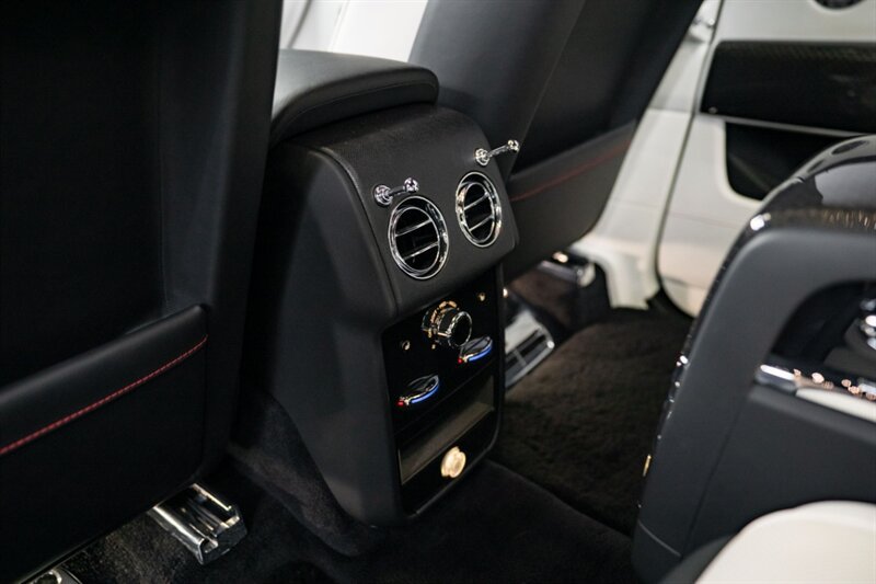 Used 2023 Rolls-Royce Cullinan Black Badge w/ Dark Exterior Package AWD/4WD image 30