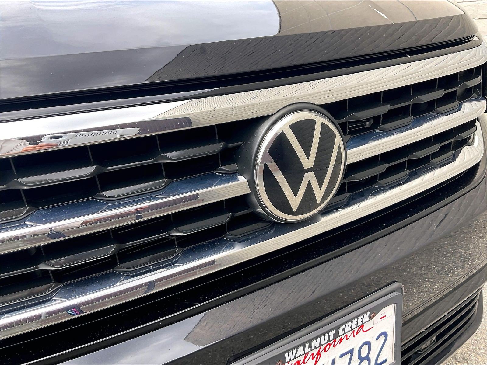 Certified 2022 Volkswagen Atlas Cross Sport SEL R-Line AWD/4WD image 30