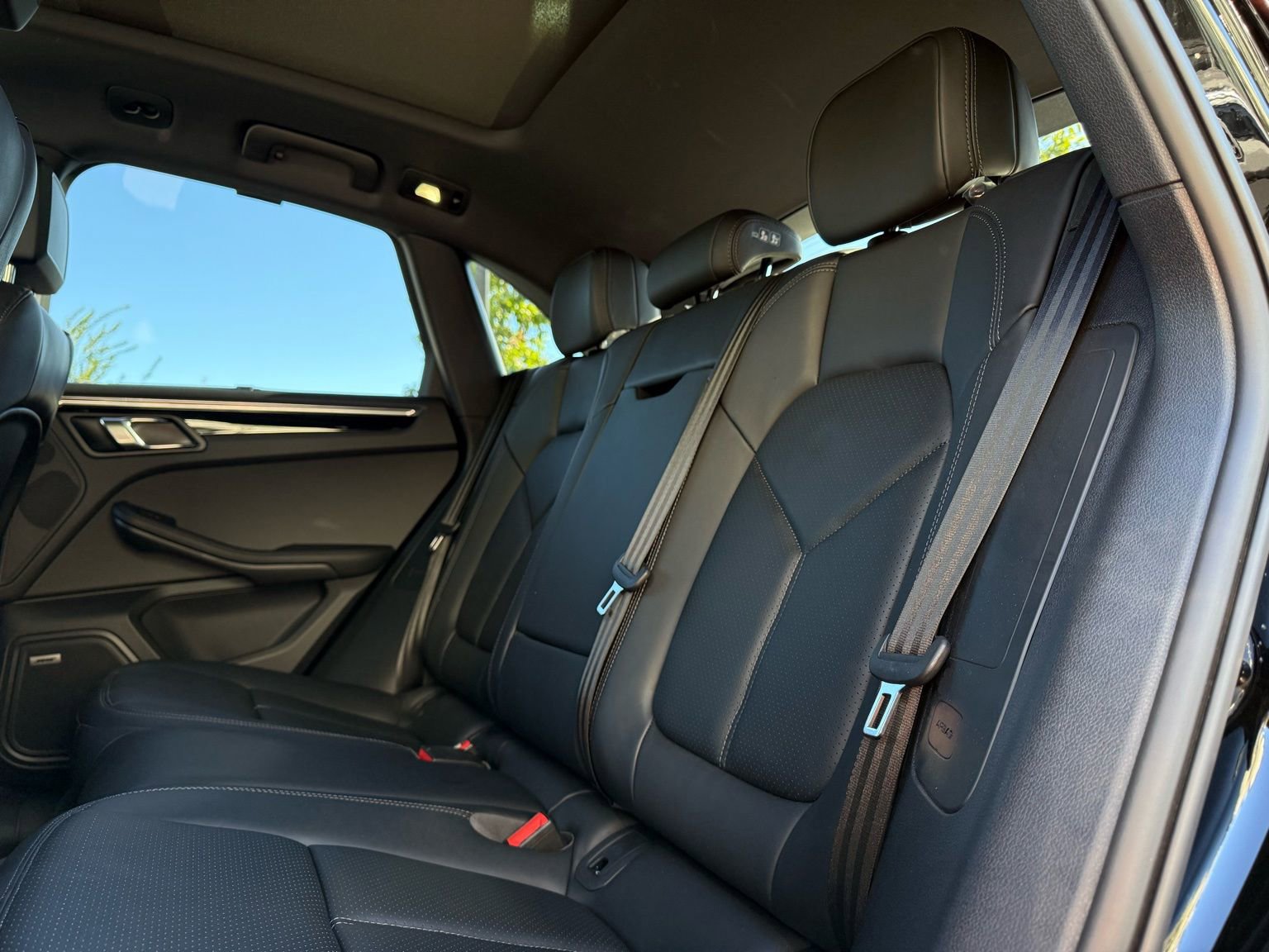 Used 2025 Porsche Macan image 29