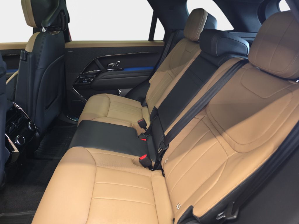 New 2027 Land Rover Range Rover Sport Dynamic SE AWD/4WD image 11
