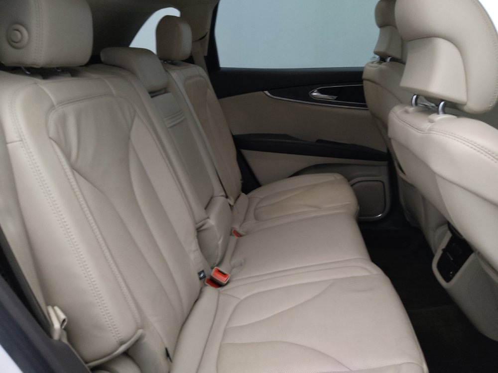 Used 2016 Lincoln MKX Reserve w/ Technology Package FWD image 19
