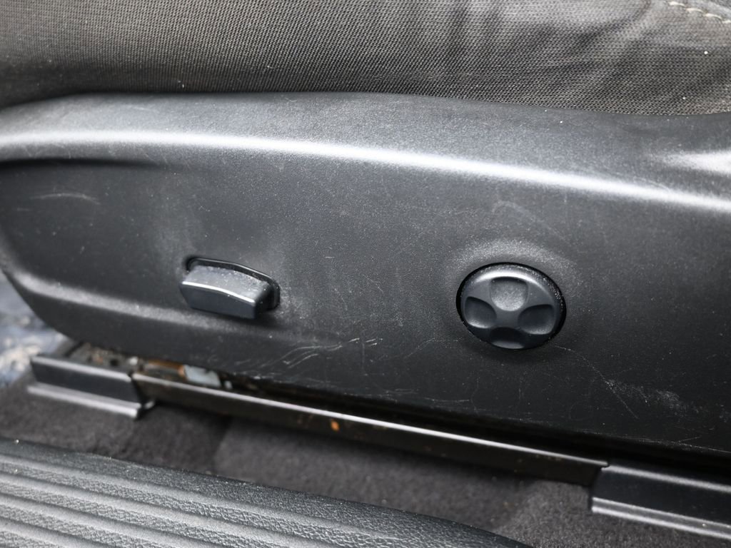 Used 2019 Dodge Challenger SXT image 12