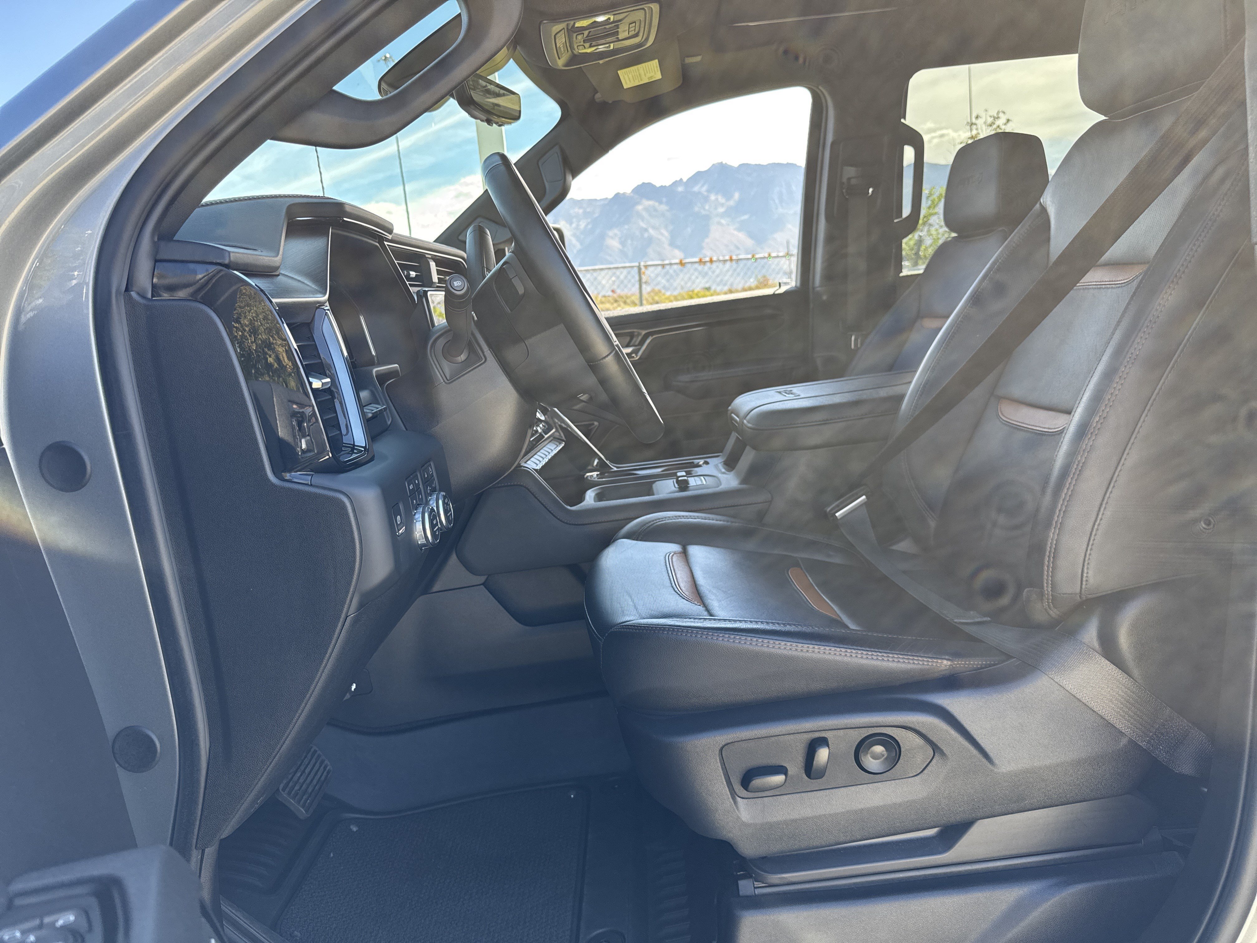 Used 2025 GMC Sierra 3500 AT4 w/ AT4 Premium Plus Package AWD/4WD image 14