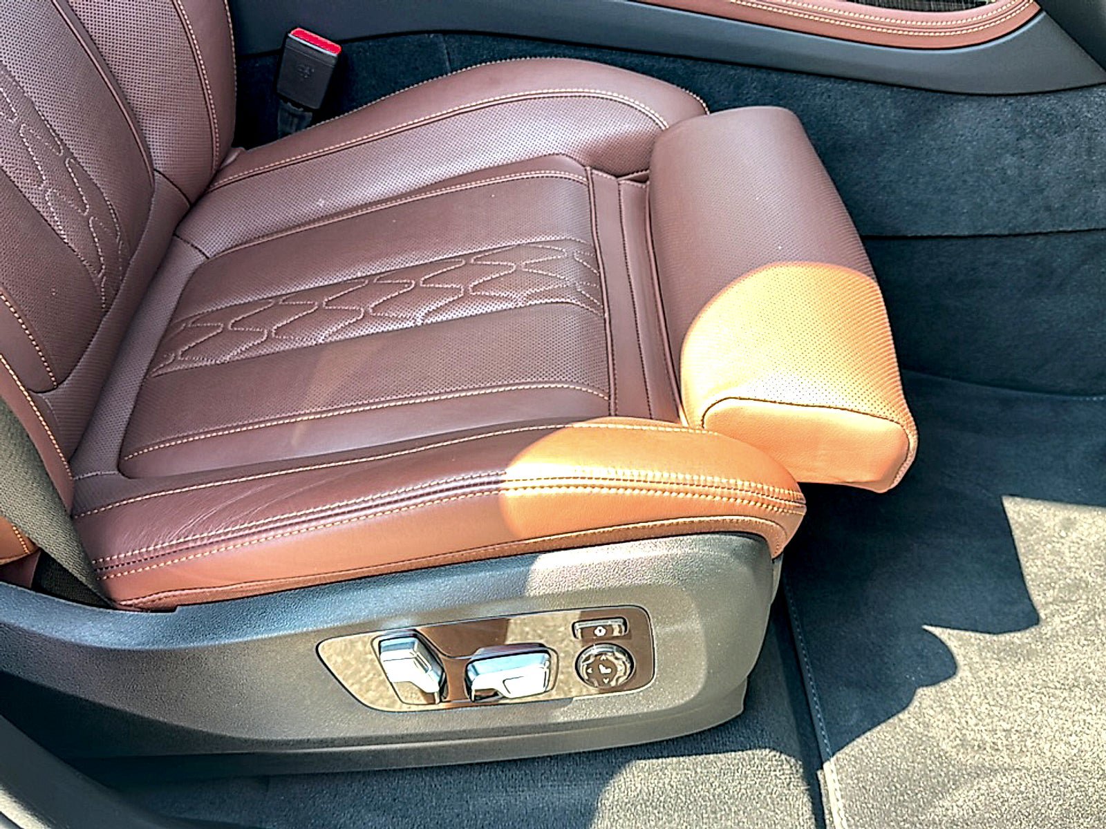 Used 2025 BMW X7 M60i AWD/4WD image 27