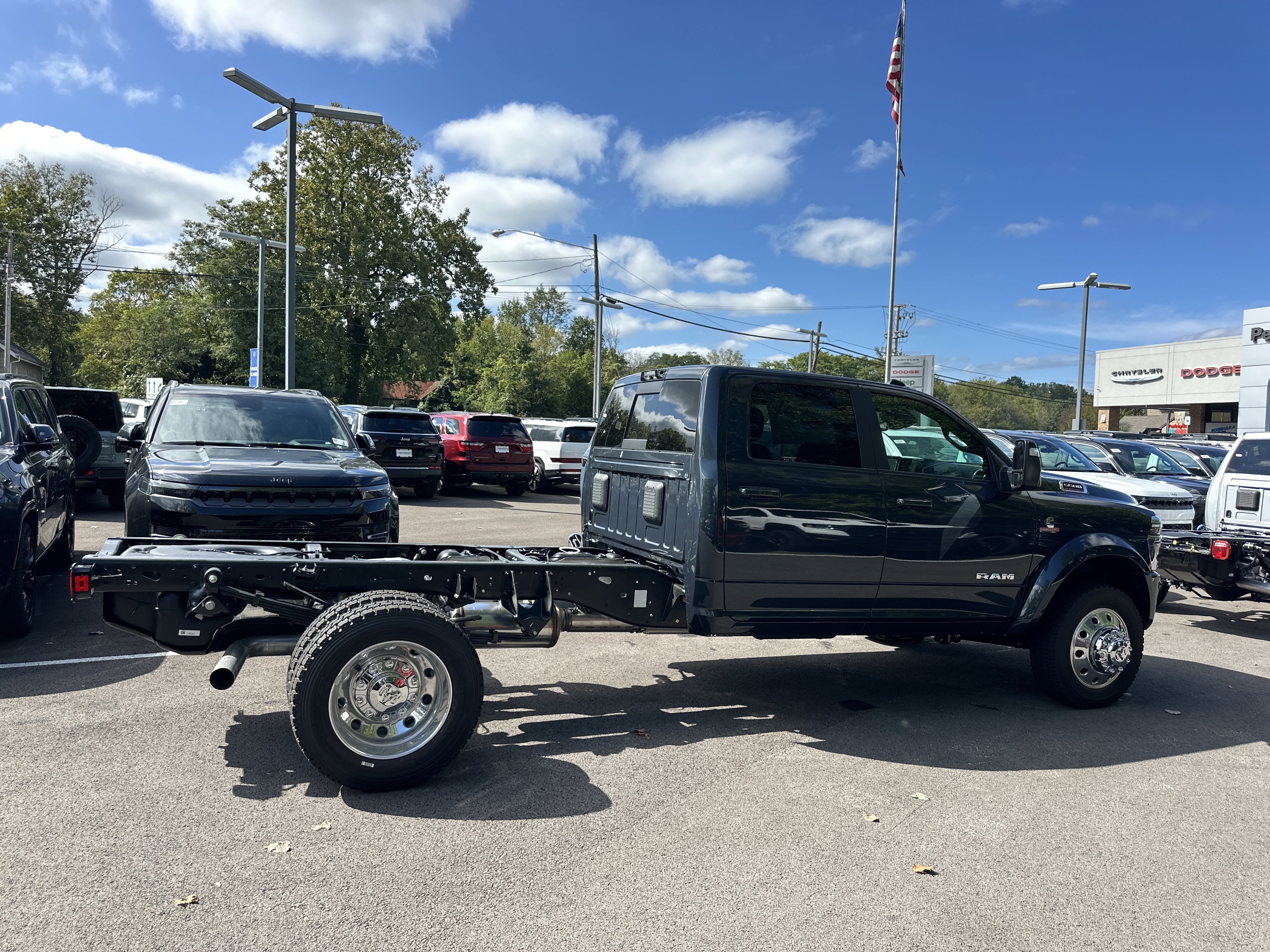 New 2027 RAM 5500 4x4 Crew Cab w/ Laramie Trim Package image 20
